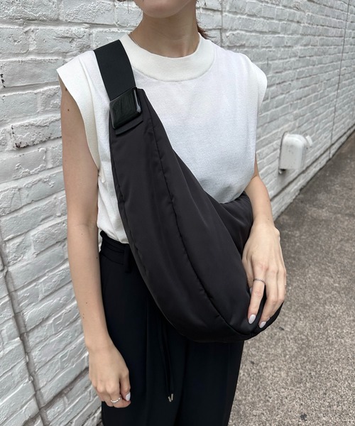 PAPILLONNER(パピヨネ)の「スクエア樹脂パーツショルダー(ショルダーバッグ・レディース・ブラック/チャコールグレー/アイボリー・FREE)」の6枚目の写真