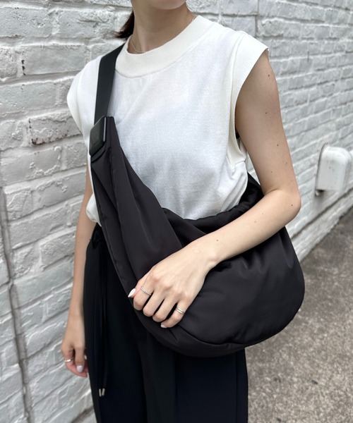 PAPILLONNER(パピヨネ)の「スクエア樹脂パーツショルダー(ショルダーバッグ・レディース・ブラック/チャコールグレー/アイボリー・FREE)」の7枚目の写真