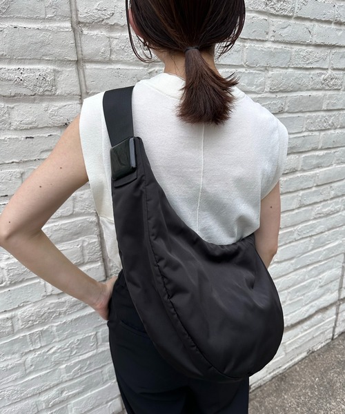 PAPILLONNER(パピヨネ)の「スクエア樹脂パーツショルダー(ショルダーバッグ・レディース・ブラック/チャコールグレー/アイボリー・FREE)」の8枚目の写真