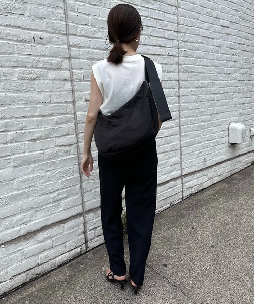 PAPILLONNER(パピヨネ)の「スクエア樹脂パーツショルダー(ショルダーバッグ・レディース・ブラック/チャコールグレー/アイボリー・FREE)」の5枚目の写真