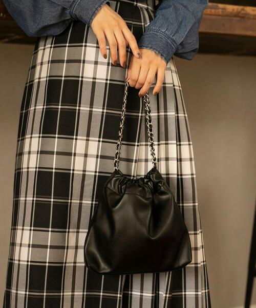 coen（コーエン）の「チェーン巾着バッグ（ハンドバッグ・レディース・ブラック/シルバー・FREE）」の9枚目の写真