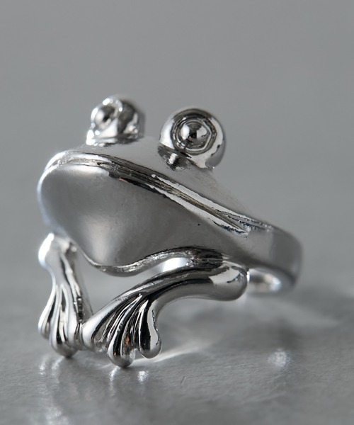 ear PAPILLONNER（イアパピヨネ）の「《WEB限定》おすましカエルリング（リング・レディース・シルバー/ゴールド・ONE SIZE）」の2枚目の写真