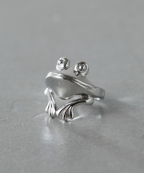 ear PAPILLONNER（イアパピヨネ）の「《WEB限定》おすましカエルリング（リング・レディース・シルバー/ゴールド・ONE SIZE）」の4枚目の写真