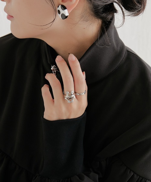 ear PAPILLONNER（イアパピヨネ）の「《WEB限定》おすましカエルリング（リング・レディース・シルバー/ゴールド・ONE SIZE）」の8枚目の写真