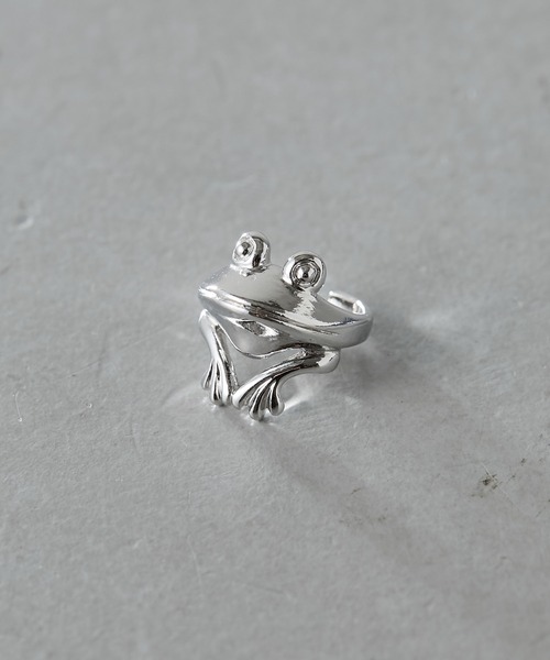 ear PAPILLONNER（イアパピヨネ）の「《WEB限定》おすましカエルリング（リング・レディース・シルバー/ゴールド・ONE SIZE）」の6枚目の写真