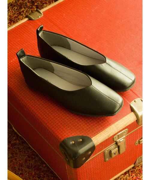 Lugnoncure（ルノンキュール）の「柔らかフラットシューズ（その他シューズ・レディース・ベージュ/オフホワイト/シルバー/ブラック・L/M）」の3枚目の写真
