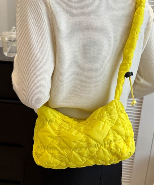 STYLEBLOCK(スタイルブロック)の「キルティングクシュクシュストラップショルダーバッグ(ショルダーバッグ・レディース・ブラック/カーキ/イエロー/ホワイト/グリーン・FREE)」の5枚目の写真