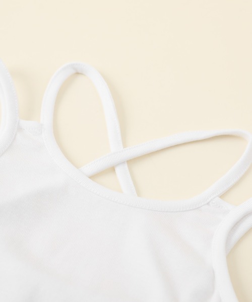 URBAN CHERRY（アーバンチェリー）の「【展開サイズUP】バッククロスダブルストラップキャミソール（キャミソール・キッズ・グリーン/ホワイト/ブラック・130cm/110cm/140cm/120cm/150cm）」の4枚目の写真