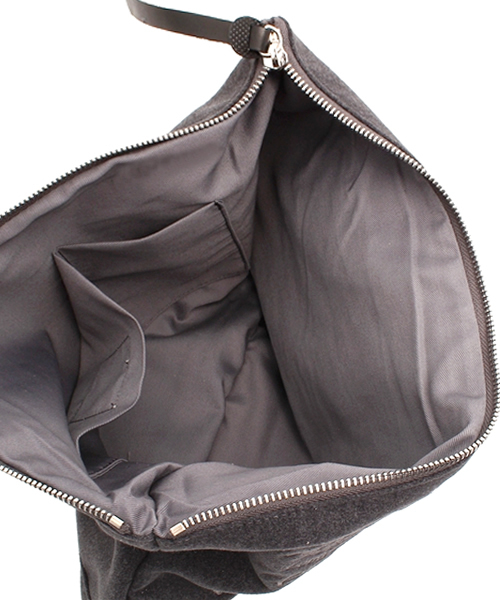 Rouge vif（ルージュヴィフ）の「Liberty別注2TONE CLUTCH（クラッチバッグ・レディース・ネイビー/グレー・FREE）」の4枚目の写真