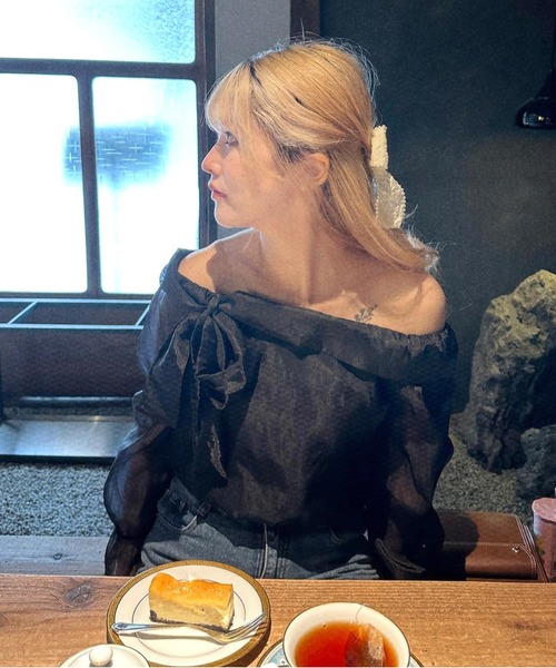 ROOPTOKYO（ループトウキョウ）の「オーガンジーリボンオフショルダートップス（シャツ/ブラウス・レディース・アイボリー/ブラック・FREE）」の9枚目の写真