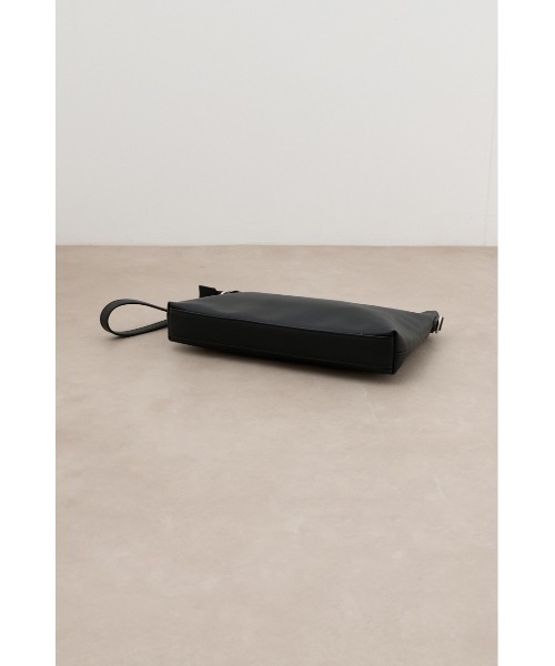 AZUL by moussy（アズールバイマウジー）の「ロゴプレートクラッチバッグ（クラッチバッグ・メンズ・ブラック・FREE）」の6枚目の写真