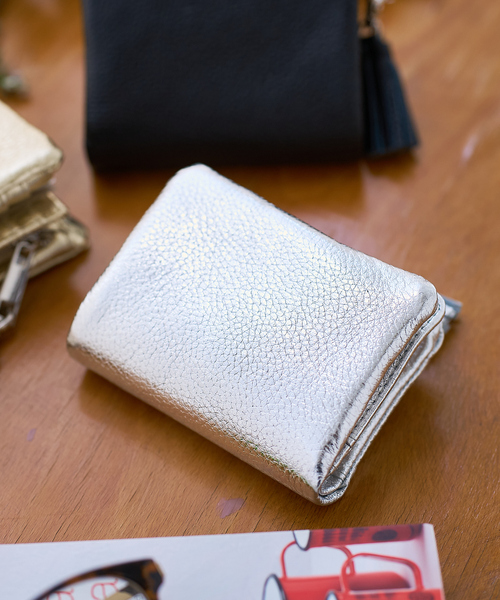 collex(コレックス)の「【WEB限定】【BEAURE/ヴュレ】カウレザー二つ折りウォレット(財布・レディース・ゴールド/ホワイト/グリーン/シルバー/ブラック・フリー)」の2枚目の写真