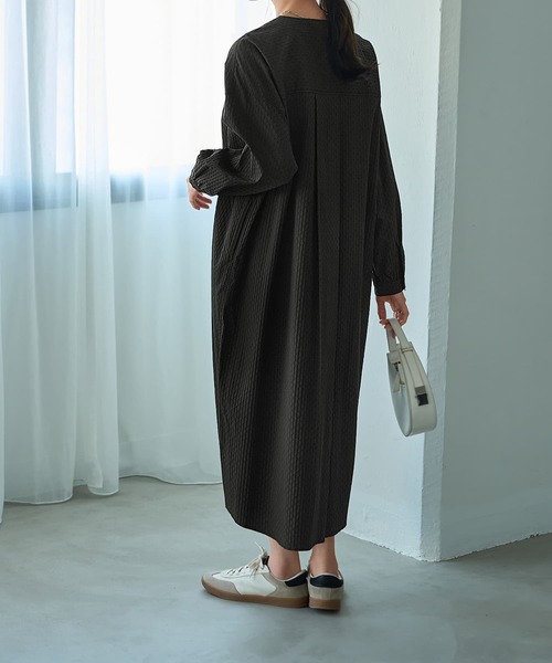 STYLE DELI（スタイルデリ）の「コートにもなるドビー織りドット柄ワンピース（ワンピース・レディース・ブラック/オリーブ/ネイビー・FREE）」の9枚目の写真