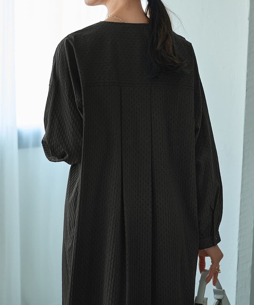 STYLE DELI（スタイルデリ）の「コートにもなるドビー織りドット柄ワンピース（ワンピース・レディース・ブラック/オリーブ/ネイビー・FREE）」の11枚目の写真