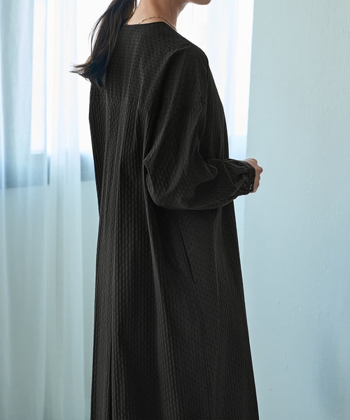 STYLE DELI（スタイルデリ）の「コートにもなるドビー織りドット柄ワンピース（ワンピース・レディース・ブラック/オリーブ/ネイビー・FREE）」の12枚目の写真