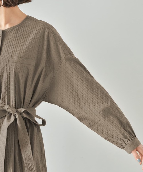 STYLE DELI（スタイルデリ）の「コートにもなるドビー織りドット柄ワンピース（ワンピース・レディース・ブラック/オリーブ/ネイビー・FREE）」の19枚目の写真