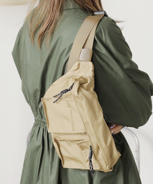 ROOPTOKYO（ループトウキョウ）の「ナイロンショルダーバック（ボディバッグ/ウエストポーチ・メンズ・アイボリー/ブラック/カーキ/オリーブ・FREE）」の4枚目の写真