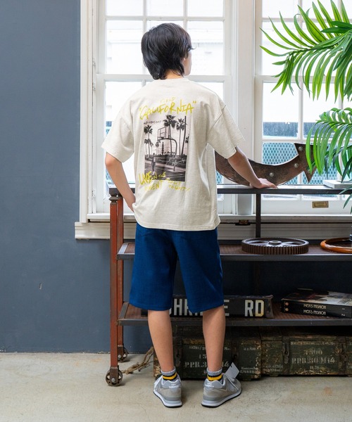 GLAZOS（グラソス）の「【大人向けサイズあり】【防汚加工】リゾートバックプリント半袖Tシャツ（Tシャツ/カットソー・キッズ・ネイビー/オートミール/オレンジ/ライトブルー・160cm/170cm/150cm/140cm）」の5枚目の写真