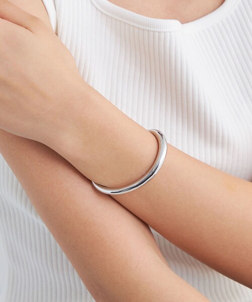 green label relaxing（グリーンレーベルリラクシング）の「メタルバー ブレスレット（バングル/リストバンド・レディース・シルバー/ゴールド・FREE）」の5枚目の写真