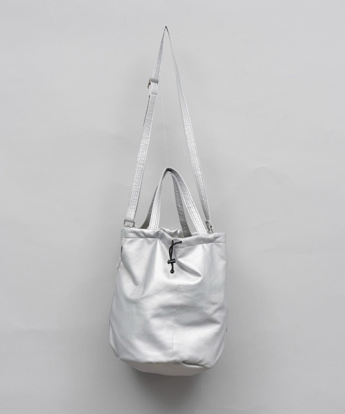 MAISON SPECIAL(メゾンスペシャル)の「《UNISEX》【EX】Vegan Leather Effect Shoulder Drawstring Bag/ヴィーガンレザーエフェクト巾着ショルダーバッグ【MAISON SPECIAL/メゾンスペシャル】(ショルダーバッグ・メンズ・ブラック/ベージュ/オフホワイト/シルバー/ブルー/ブラウン・FREE)」の14枚目の写真