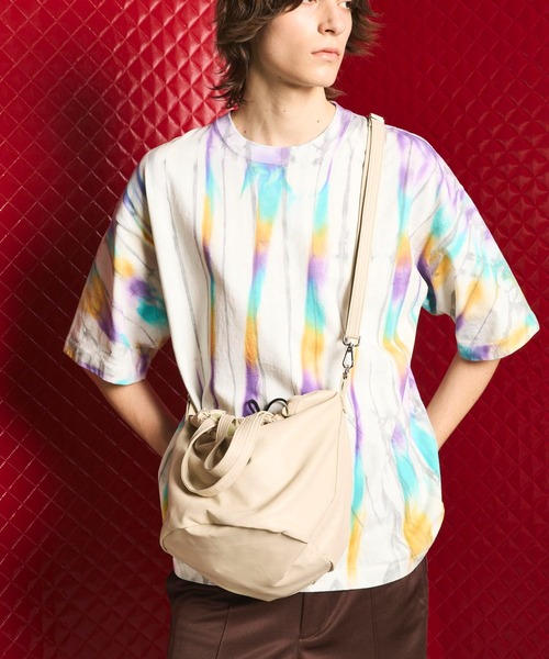 MAISON SPECIAL(メゾンスペシャル)の「《UNISEX》【EX】Vegan Leather Effect Shoulder Drawstring Bag/ヴィーガンレザーエフェクト巾着ショルダーバッグ【MAISON SPECIAL/メゾンスペシャル】(ショルダーバッグ・メンズ・ブラック/ベージュ/オフホワイト/シルバー/ブルー/ブラウン・FREE)」の16枚目の写真