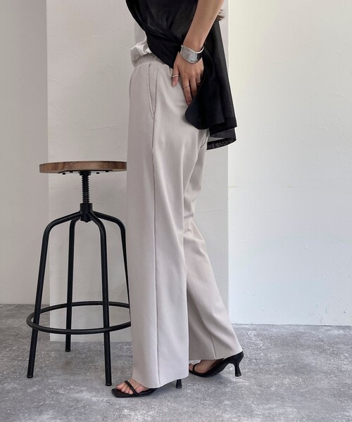 fredy emue（フレディエミュ）の「リブ リラックスパンツ（その他パンツ・レディース・ベージュ/ブラック/チャコールグレー・36/38）」の11枚目の写真