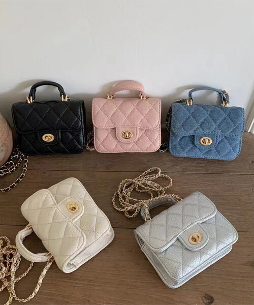 KOBE LETTUCE（コウベレタス）の「ミニチェーンバッグ（ショルダーバッグ・レディース・アイボリー/ブラック/シルバー/ピンク/ブルー系・F）」の2枚目の写真