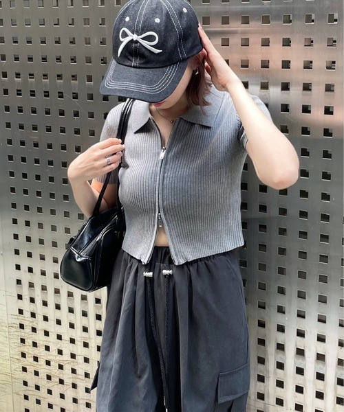 clear（クリア）の「ダブルジップ半袖ニットトップス（ニット/セーター・レディース・ブラック/オフホワイト/ピンク/グレー/パープル系その他/チャコールグレー・F）」の4枚目の写真