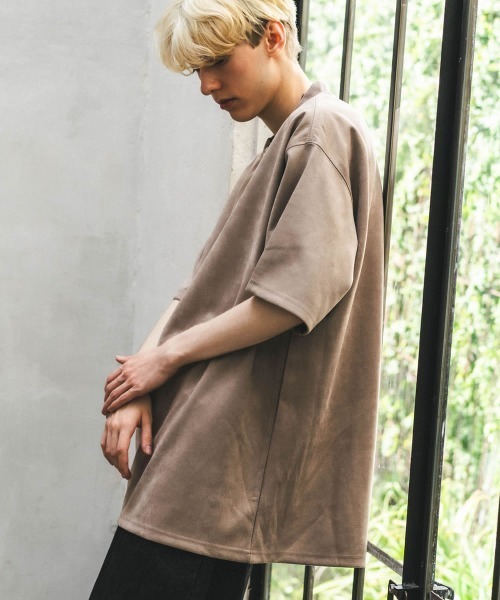 Shoowtime(ショウタイム)の「ビッグシルエットポリスウェード半袖トップス / Tシャツ(Tシャツ/カットソー・メンズ・カーキ系/アイボリー/ブラック/ブラウン系/グレー/ライトグリーン系・MEDIUM/LARGE/X-LARGE)」の5枚目の写真