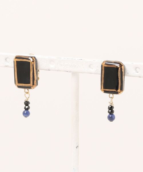 tone(トーン)の「【irodori】jewel cut ソーダライト+スピネルのearring(square)(イヤリング・レディース・ブラック・FREE)」の1枚目の写真
