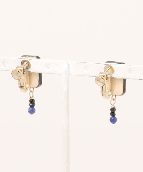 tone(トーン)の「【irodori】jewel cut ソーダライト+スピネルのearring(square)(イヤリング・レディース・ブラック・FREE)」の2枚目の写真