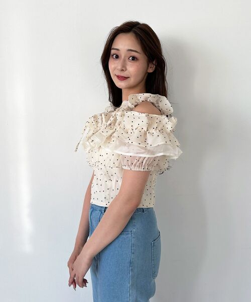 MAJESTIC LEGON（マジェスティックレゴン）の「ミルフィーユフリルショートブラウス（シャツ/ブラウス・レディース・ブラック系その他/ホワイト系その他2/ホワイト系その他/ブルー系その他2・MEDIUM）」の20枚目の写真