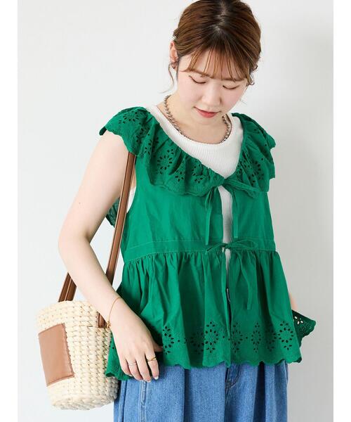 ehka sopo（エヘカソポ）の「◎ラッフルカラーレースベスト（シャツ/ブラウス・レディース・ブラック/オフホワイト/グリーン/キナリ・F）」の4枚目の写真