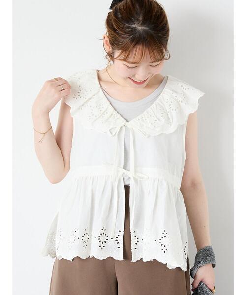ehka sopo（エヘカソポ）の「◎ラッフルカラーレースベスト（シャツ/ブラウス・レディース・ブラック/オフホワイト/グリーン/キナリ・F）」の3枚目の写真