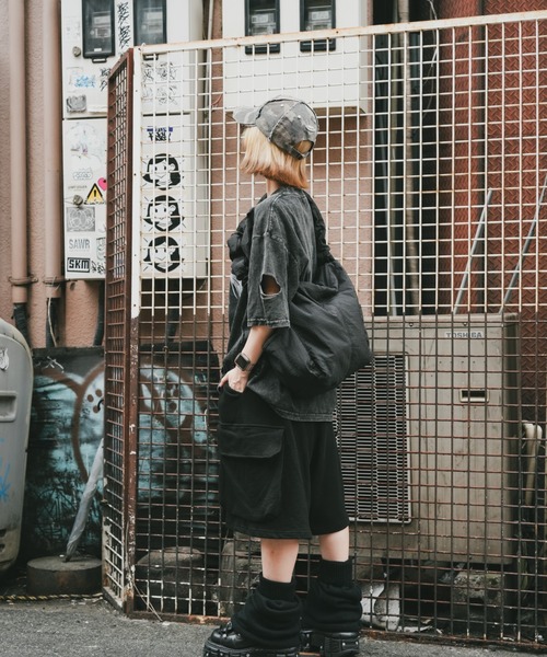 DEVICE+(デバイスプラス)の「DEVICE+ 超軽量 ギャザー ドローコード トート ショルダーバッグ(ショルダーバッグ・レディース・ブラック・FREE)」の3枚目の写真