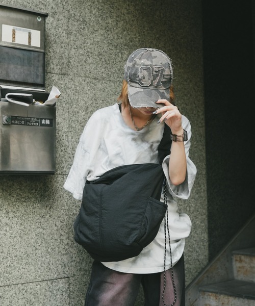 DEVICE+(デバイスプラス)の「DEVICE+ 超軽量 ギャザー ドローコード トート ショルダーバッグ(ショルダーバッグ・レディース・ブラック・FREE)」の12枚目の写真