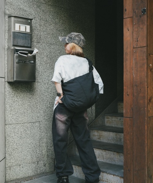 DEVICE+(デバイスプラス)の「DEVICE+ 超軽量 ギャザー ドローコード トート ショルダーバッグ(ショルダーバッグ・レディース・ブラック・FREE)」の14枚目の写真