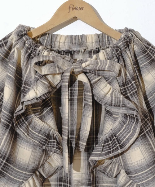 flower（フラワー）の「ペタルチェックジャケット（ノーカラージャケット・レディース・ベージュ・FREE）」の2枚目の写真