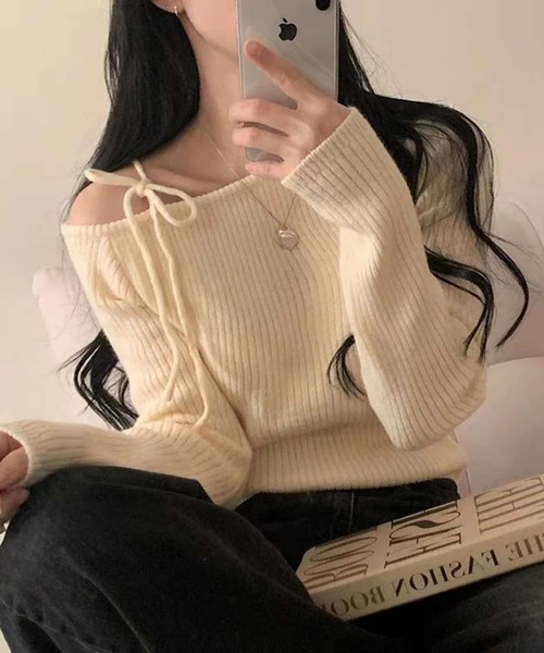 MAISON DE THERESE（メゾン ド テレーズ）の「オフショルダー　ニットトップス/セーター（ニット/セーター・レディース・ブラック/アイボリー/レッド・FREE）」の14枚目の写真