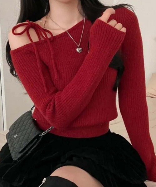 MAISON DE THERESE（メゾン ド テレーズ）の「オフショルダー　ニットトップス/セーター（ニット/セーター・レディース・ブラック/アイボリー/レッド・FREE）」の6枚目の写真