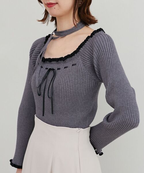 MAJESTIC LEGON（マジェスティックレゴン）の「チョーカーセットフリルリボン長袖ニット（ニット/セーター・レディース・アイボリー/レッド/ブラック/チャコールグレー・MEDIUM）」の3枚目の写真