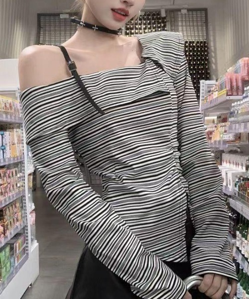 【限定値下げ】web完売 thetoe オフショルトップス セール】非規則襟 オフショルダストライブトップス（Tシャツ