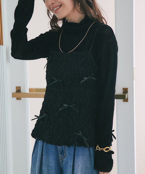 La boutique BonBon(ラブティックボンボン)の「【5thLOVE・セットアップ可】メニーリボンフラワースモッキングキャミ(キャミソール・レディース・ホワイト/ブラック/サックスブルー・FREE)」の1枚目の写真
