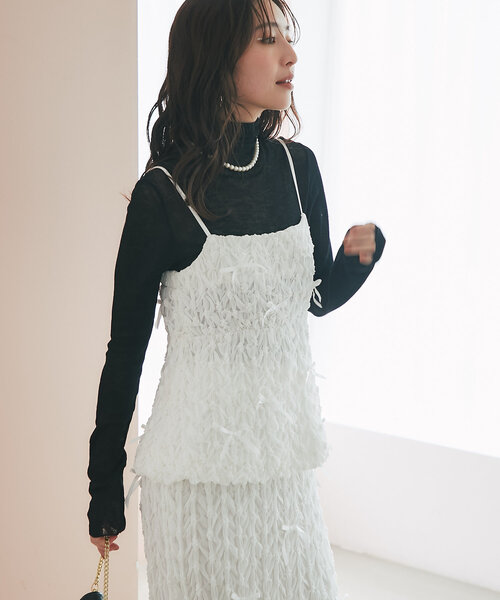 La boutique BonBon(ラブティックボンボン)の「【5thLOVE・セットアップ可】メニーリボンフラワースモッキングキャミ(キャミソール・レディース・ホワイト/ブラック/サックスブルー・FREE)」の5枚目の写真