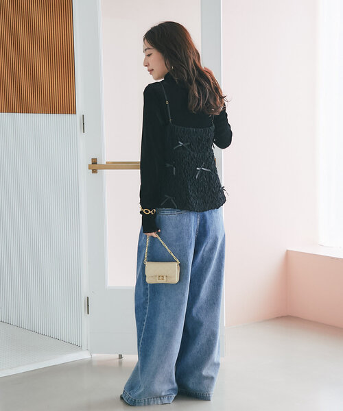 La boutique BonBon(ラブティックボンボン)の「【5thLOVE・セットアップ可】メニーリボンフラワースモッキングキャミ(キャミソール・レディース・ホワイト/ブラック/サックスブルー・FREE)」の17枚目の写真
