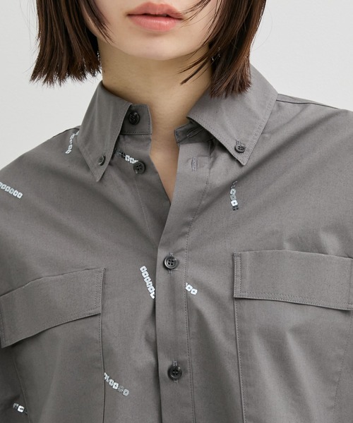 UNITED TOKYO(ユナイテッドトウキョウ)の「【残りわずか!】レイヤーカフススパンコールオーバーシャツ|春服(シャツ/ブラウス・レディース・グレー・FREE)」の6枚目の写真