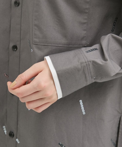 UNITED TOKYO(ユナイテッドトウキョウ)の「【残りわずか!】レイヤーカフススパンコールオーバーシャツ|春服(シャツ/ブラウス・レディース・グレー・FREE)」の8枚目の写真