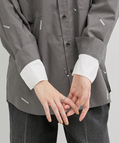 UNITED TOKYO(ユナイテッドトウキョウ)の「【残りわずか!】レイヤーカフススパンコールオーバーシャツ|春服(シャツ/ブラウス・レディース・グレー・FREE)」の11枚目の写真