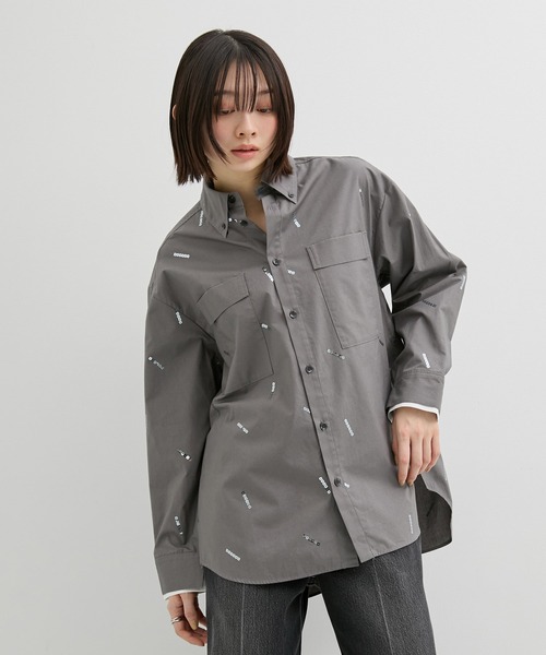UNITED TOKYO(ユナイテッドトウキョウ)の「【残りわずか!】レイヤーカフススパンコールオーバーシャツ|春服(シャツ/ブラウス・レディース・グレー・FREE)」の3枚目の写真
