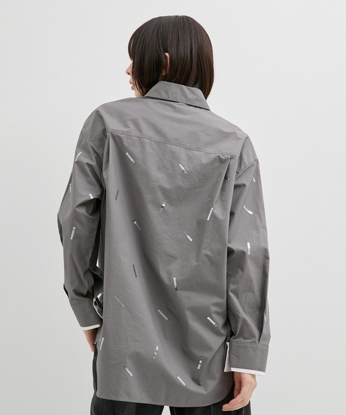 UNITED TOKYO(ユナイテッドトウキョウ)の「【残りわずか!】レイヤーカフススパンコールオーバーシャツ|春服(シャツ/ブラウス・レディース・グレー・FREE)」の5枚目の写真